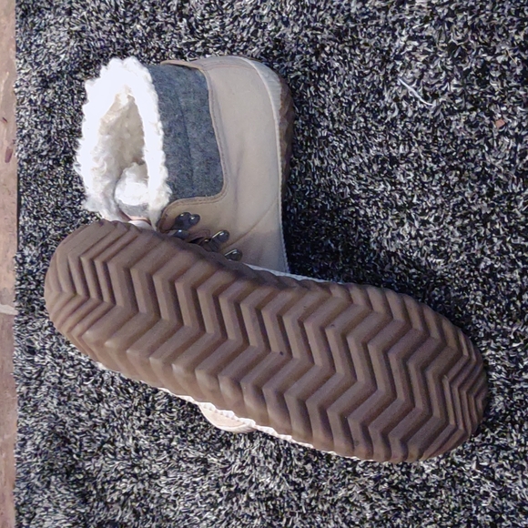 Sorel boots - Picture 5 of 5